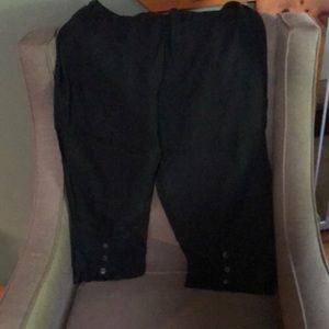 Black linen wide leg Capri bottoms.